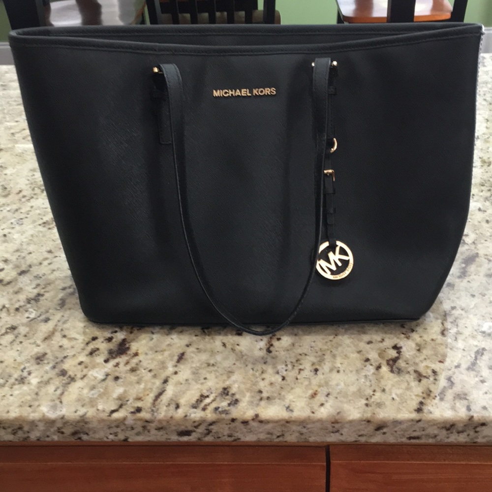 Michael Kors Jet Set Travel Medium Top-Zip Tote Bag